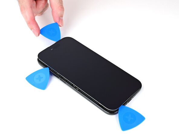 iPhone Air Screen Replacement, Separate the remaining adhesives: crwdns2935265:011crwdnd2935265:02crwdnd2935265:03crwdne2935265:0