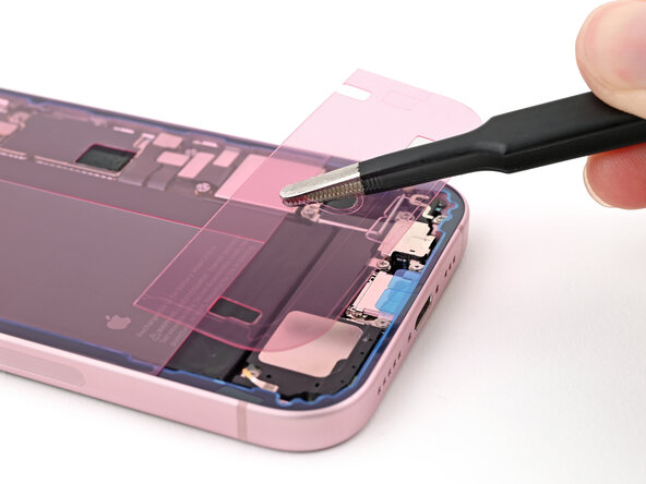 iPhone 15 Battery Replacement, Remove the top liner: stap 46, afbeelding 1 van 3