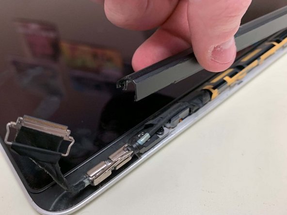 MacBook Pro 15" Retina Display Mid 2012 LCD Cable Replacement, LCD cable: crwdns2935265:016crwdnd2935265:02crwdnd2935265:02crwdne2935265:0