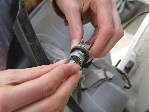 2012 Chevy Equinox Tail Light Bulb Replacement: crwdns2935265:07crwdnd2935265:03crwdnd2935265:03crwdne2935265:0