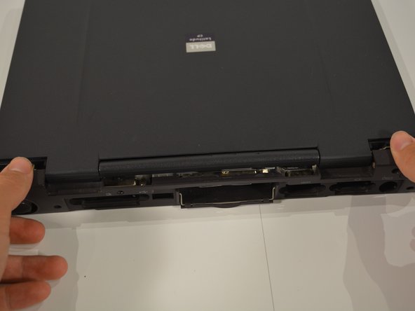 Dell Latitude CP Teardown, Back IO Panel: crwdns2935265:05crwdnd2935265:03crwdnd2935265:03crwdne2935265:0