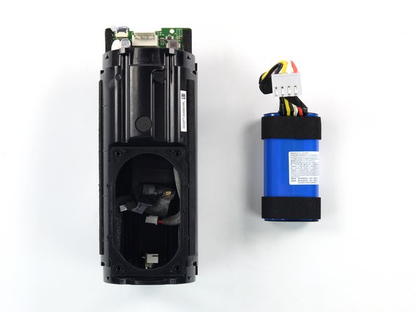 JBL Flip 5 Battery Replacement, Remove the battery: crwdns2935265:024crwdnd2935265:03crwdnd2935265:03crwdne2935265:0