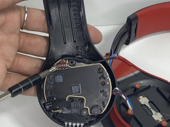 Beats Studio3 Wireless Hinge Replacement: crwdns2935265:012crwdnd2935265:02crwdnd2935265:02crwdne2935265:0