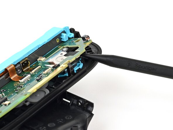 Joy-Con 2 (Left) Joystick Replacement, Lift the board: crwdns2935265:027crwdnd2935265:03crwdnd2935265:03crwdne2935265:0
