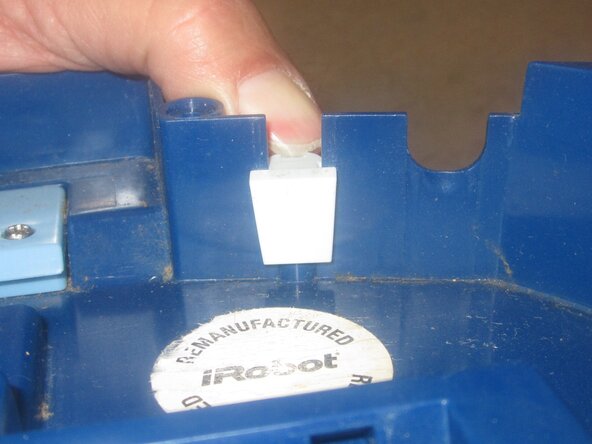 iRobot Scooba 3xx Tank Teardown, Tank Detection: crwdns2935265:07crwdnd2935265:03crwdnd2935265:03crwdne2935265:0