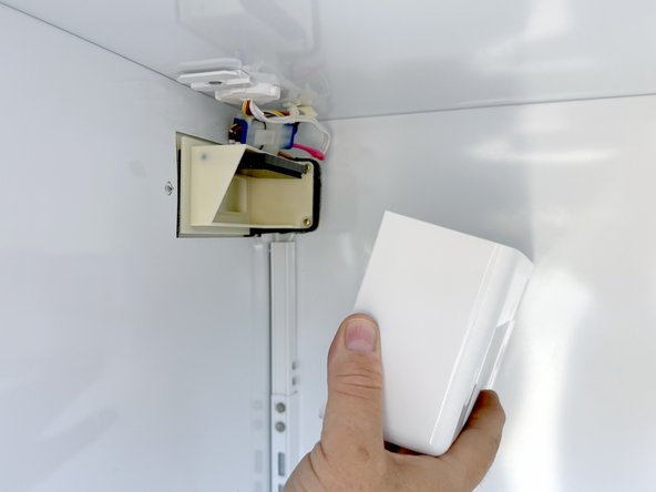 GE Side-By-Side Refrigerator Fresh Food Thermistor Replacement, Remove damper cover: passo 4, imagem 3 %32