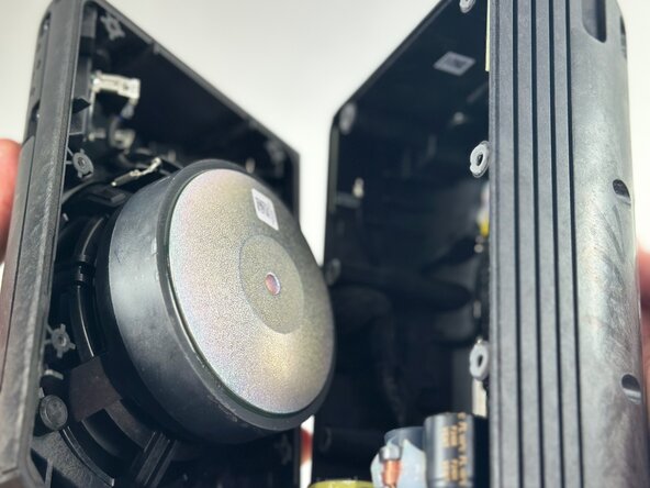 Sonos Era 100 Power Socket Replacement: crwdns2935265:08crwdnd2935265:02crwdnd2935265:02crwdne2935265:0