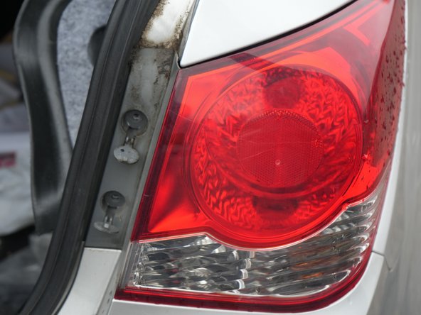 2014 Chevy Cruze Taillight Bulb Replacement: crwdns2935265:06crwdnd2935265:02crwdnd2935265:02crwdne2935265:0