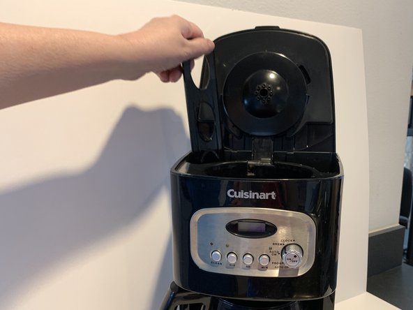 Descaling a Cuisinart 12-Cup Coffee Maker: crwdns2935265:03crwdnd2935265:03crwdnd2935265:03crwdne2935265:0