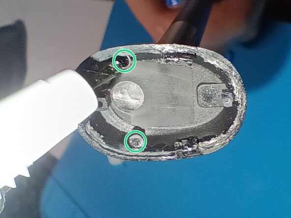 Closing the earbuds, Apply B7000: crwdns2935265:00crwdnd2935265:01crwdnd2935265:01crwdne2935265:0