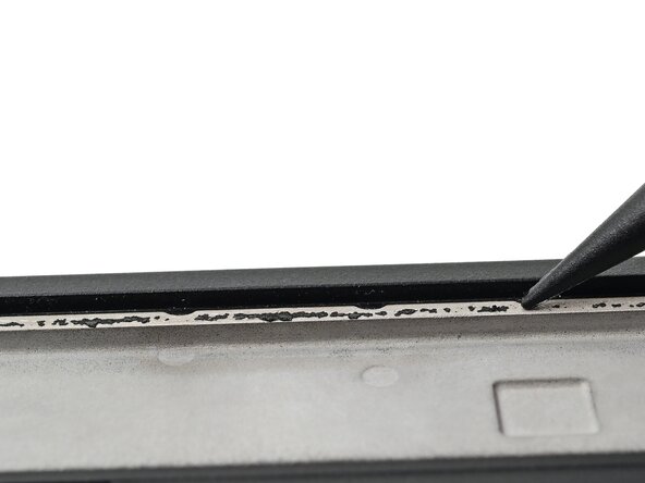 Nintendo Switch 2 Screen Replacement, Clean the frame: crwdns2935265:054crwdnd2935265:01crwdnd2935265:03crwdne2935265:0