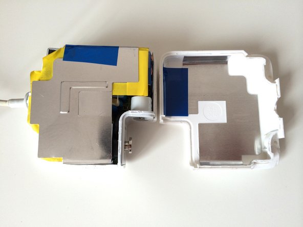 How to Repair an Apple AC Adapter Broken Cable: stap 0, afbeelding 2 van 2