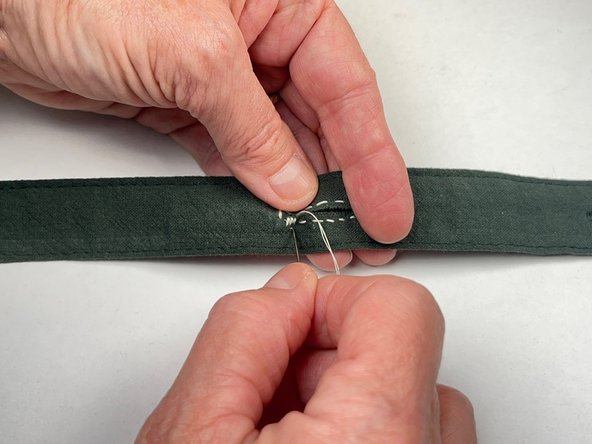How to Sew a Buttonhole by Hand: étape 6, image 2 de 3