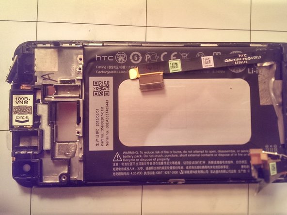 HTC One Display Assembly Replacement, Daughterboard Removal: crwdns2935265:015crwdnd2935265:02crwdnd2935265:02crwdne2935265:0