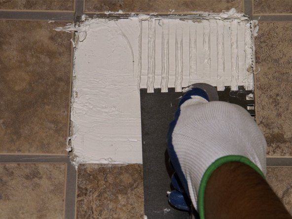 How to Replace Cracked Tile: passo 4, immagine 2 di 3