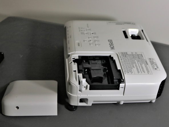 Epson VS240 Bulb Replacement: crwdns2935265:03crwdnd2935265:02crwdnd2935265:02crwdne2935265:0