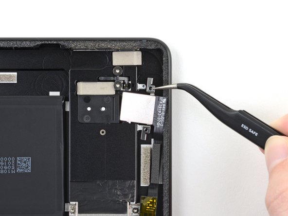 Microsoft Surface Pro X SIM Card Reader Replacement, Remove the SIM card reader: étape 28, image 2 de 3