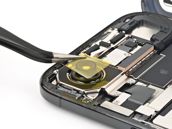 iPhone Air Back Glass Replacement, Protect the rear camera: crwdns2935265:015crwdnd2935265:01crwdnd2935265:01crwdne2935265:0