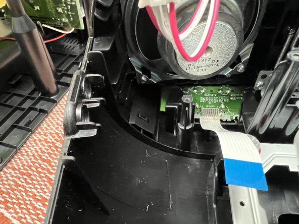 Sony CFD-S70 Disassembly, Removing the front: crwdns2935265:08crwdnd2935265:02crwdnd2935265:02crwdne2935265:0