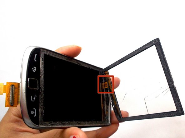 Blackberry Torch 9810 Screen Replacement, Remove the Digizer: crwdns2935265:013crwdnd2935265:02crwdnd2935265:02crwdne2935265:0