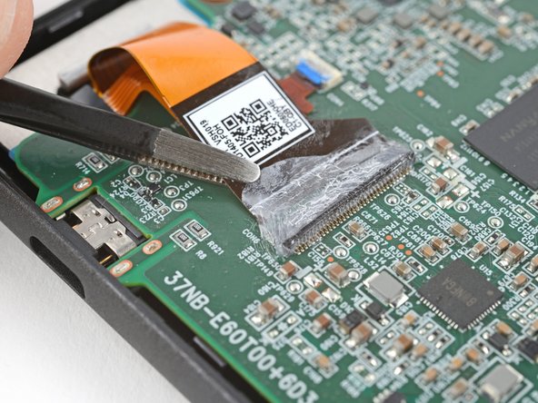 Kobo Clara BW (P365) Motherboard Replacement, Disconnect the display connector: crwdns2935265:011crwdnd2935265:03crwdnd2935265:03crwdne2935265:0