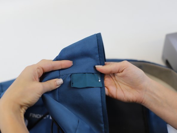 How to Patch a Ripped Backpack, Pin the area: crwdns2935265:03crwdnd2935265:02crwdnd2935265:03crwdne2935265:0