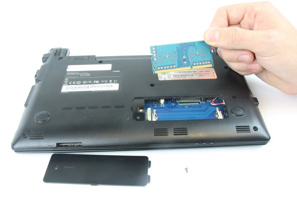 Samsung NP-N102S-B05PH RAM Replacement: crwdns2935265:04crwdnd2935265:02crwdnd2935265:02crwdne2935265:0