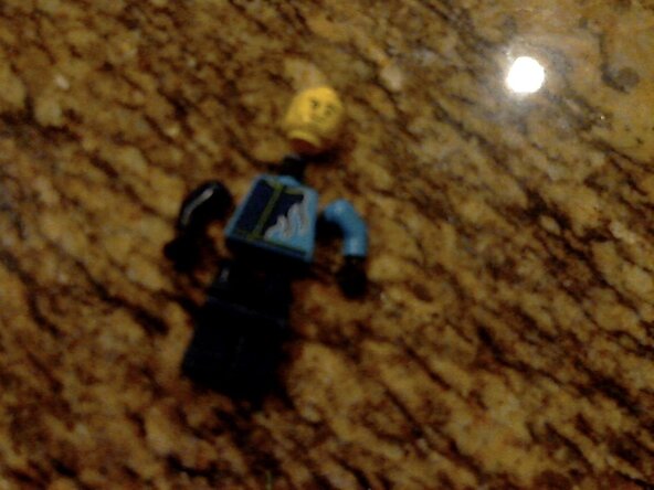 Lego Minifig Teardown, Remove head: crwdns2935265:05crwdnd2935265:02crwdnd2935265:02crwdne2935265:0