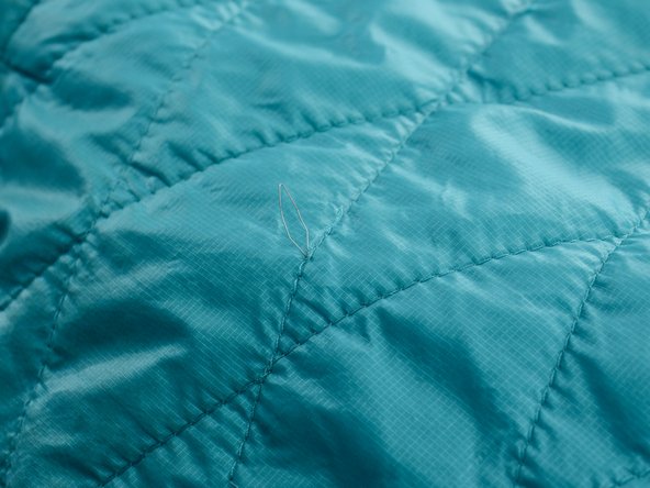 Repairing a Loop of Loose Stitching in an Insulated Jacket: crwdns2935265:03crwdnd2935265:02crwdnd2935265:02crwdne2935265:0