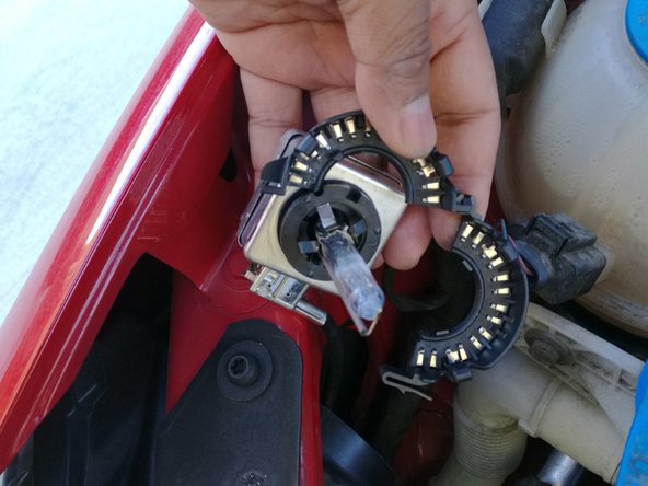 How to Replace HID Headlight Bulbs: stap 0, afbeelding 2 van 2