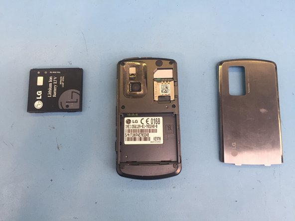 LG Shine Battery Replacement, Remove the battery: crwdns2935265:05crwdnd2935265:03crwdnd2935265:03crwdne2935265:0