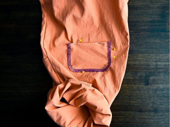 Whip Stitch on a Patch, Pin on the patch: crwdns2935265:05crwdnd2935265:03crwdnd2935265:03crwdne2935265:0