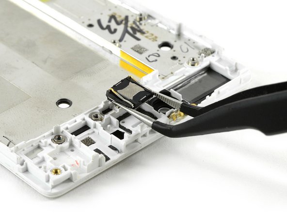 Huawei P8 Display with Frame Replacement: step 19, image 2 of 3