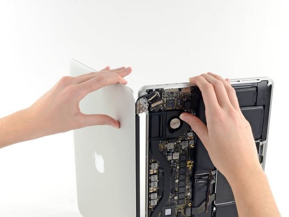 MacBook Pro 15" Retina Display Mid 2012 LCD Cable Replacement: crwdns2935265:015crwdnd2935265:03crwdnd2935265:03crwdne2935265:0