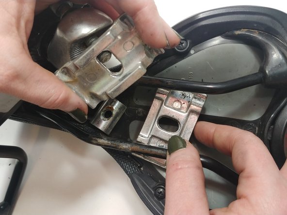 How to Replace a Bike Saddle When You Have a Rear Bike Rack: étape 6, image 1 de 2