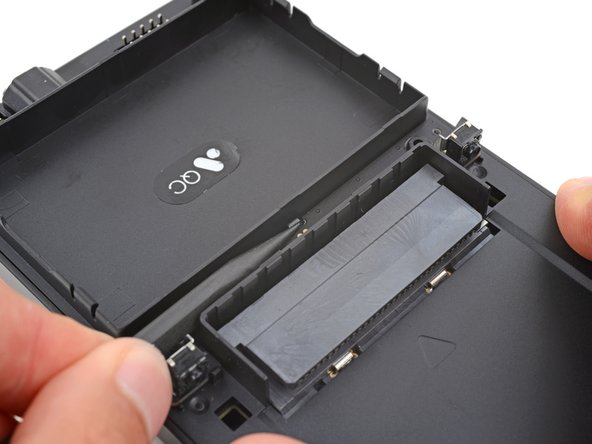 Analogue Pocket Button Board Replacement, Unclip the button board: crwdns2935265:06crwdnd2935265:01crwdnd2935265:03crwdne2935265:0