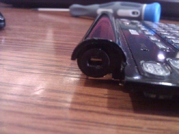 Nurian R9 Screen Replacement: 步骤 11 中的图像 2，3