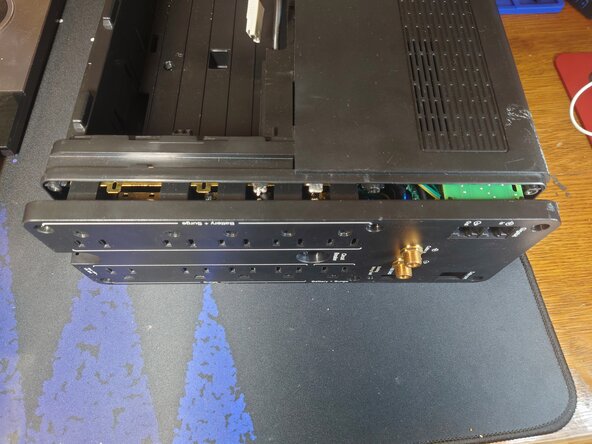 APC Back-UPS Pro 1000 S Teardown, Remove Back Plate: crwdns2935265:07crwdnd2935265:02crwdnd2935265:02crwdne2935265:0