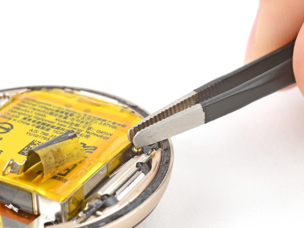 Google Pixel Watch 2 Battery Replacement, Remove the grounding bracket: 18 단계, 이미지 2개 중 1개