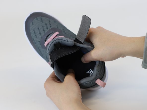 How to Replace an Inner Sole, Install the Replacement Inner Sole: crwdns2935265:04crwdnd2935265:03crwdnd2935265:03crwdne2935265:0