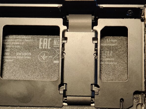 Sony A7 II Top Flex Cable replacement, Removing the LCD Flex Cable shield: crwdns2935265:07crwdnd2935265:01crwdnd2935265:03crwdne2935265:0