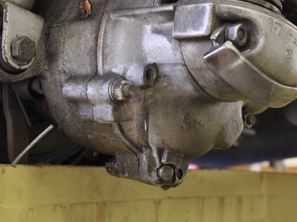 Vespa Large Frame Oil Change: crwdns2935265:07crwdnd2935265:03crwdnd2935265:03crwdne2935265:0