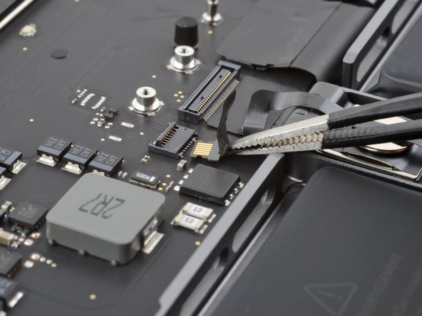 MacBook Pro 14" Late 2023 (M3) USB-C Ports Replacement, Disconnect the logic board battery data cable: crwdns2935265:017crwdnd2935265:02crwdnd2935265:02crwdne2935265:0