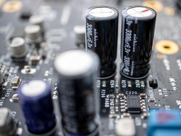 Solid State Logic SSL 2 Teardown, Look at the large capacitors: crwdns2935265:017crwdnd2935265:02crwdnd2935265:03crwdne2935265:0