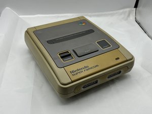 スーパーファミコン（日本仕様モデル）