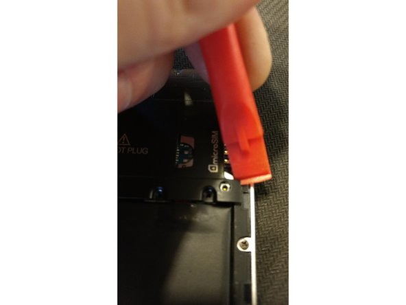 BLU Life One (2015) Teardown, Upper backplate removal: crwdns2935265:04crwdnd2935265:02crwdnd2935265:03crwdne2935265:0