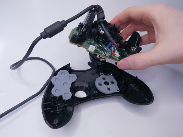 Xbox Controller S Buttons Replacement Guide, Logic Board: paso 5, imagen 2 de 2