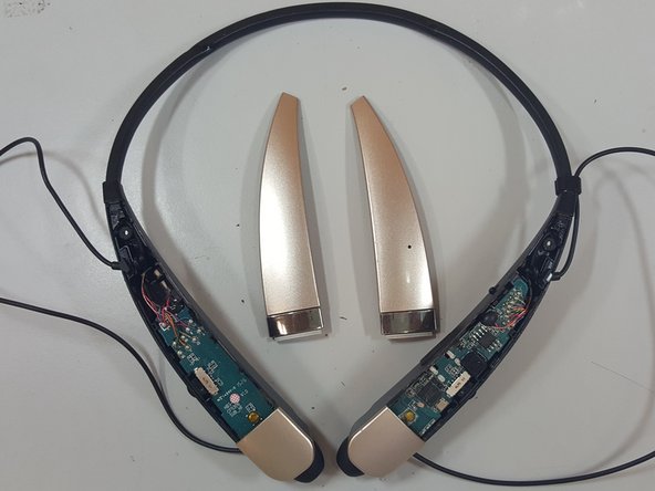 LG Tone Pro HBS-760 Speaker  Replacement, Pry Open Housing: crwdns2935265:03crwdnd2935265:03crwdnd2935265:03crwdne2935265:0