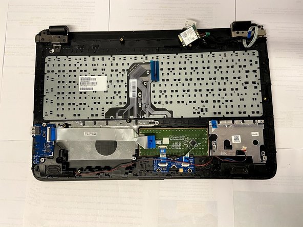 HP 15-ay114cy Keyboard Replacement, Remove the Panel: crwdns2935265:017crwdnd2935265:03crwdnd2935265:03crwdne2935265:0