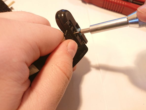 Koss Porta Pro Speaker Holder Replacement, Remove clip: crwdns2935265:03crwdnd2935265:03crwdnd2935265:03crwdne2935265:0